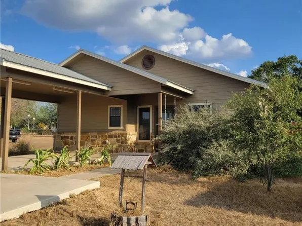 1104 Poplar St, Jourdanton, TX 78026