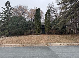 5514 Highwood Dr W, Edina, MN 55436