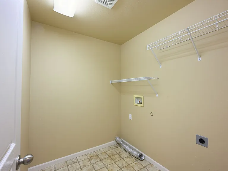 20468 Brentwood Ave — Photo 23