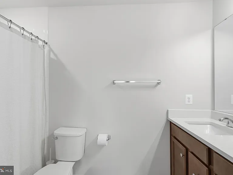 3469 Carnaby St — Photo 31