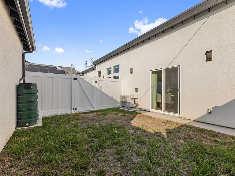 10842 Memory Park Ave — Photo 23