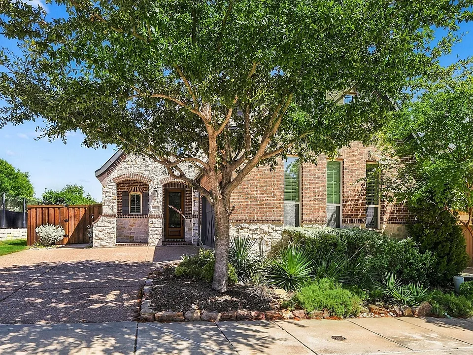 621 The Lakes Blvd