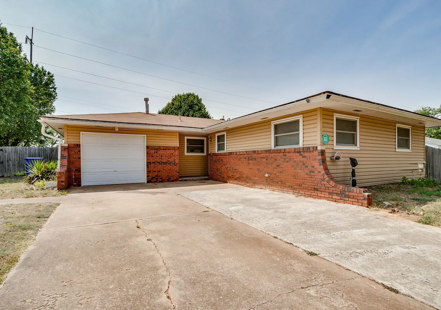 Available Now 3 Bed 1.5 Bath Home In Carl Albert Schools — Photo 1