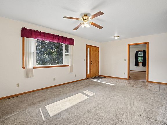 4th image of 719 S 4th St
