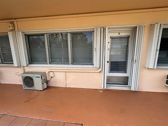 5th image of 900 SW 10th Terrace #S-11
