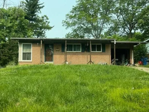 2 Apache Ct, Florissant, MO 63033