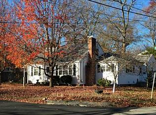 2 Larry Ln, Riverside, RI 02915