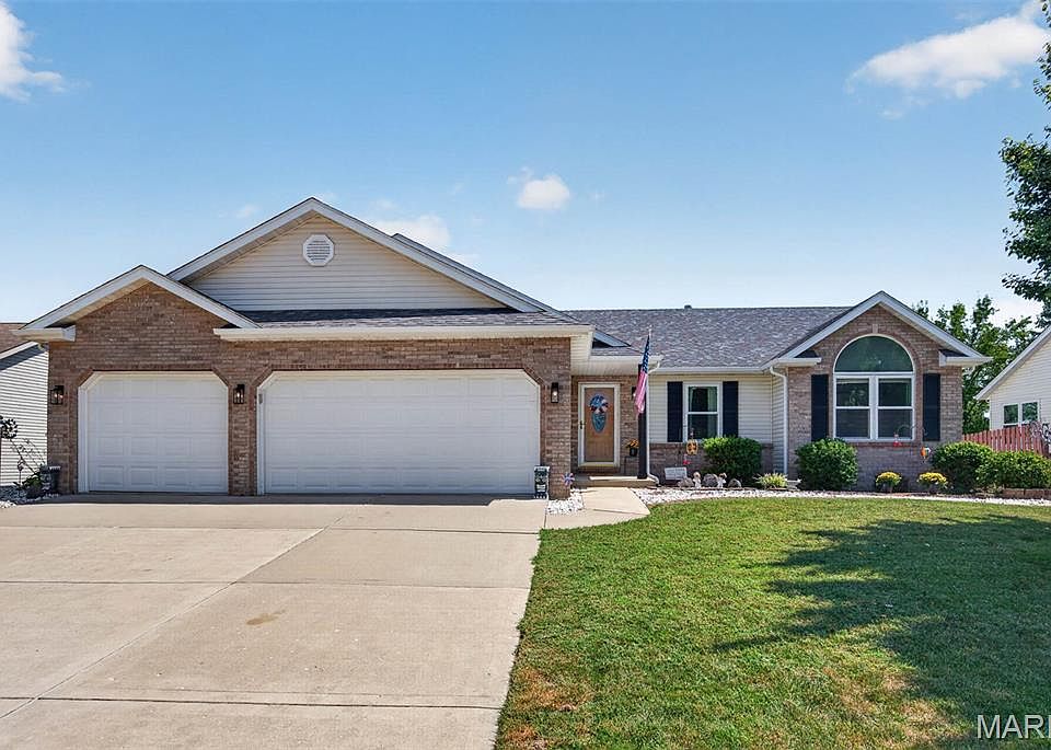 1st image of 32 Oakbrooke