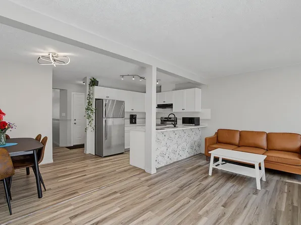 14603 Miller Blvd NW #5, Edmonton, AB T5Y 3B6
