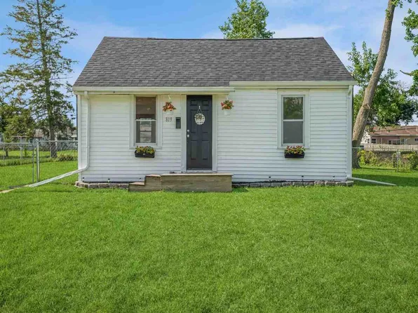 819 36th St NE, Cedar Rapids, IA 52402