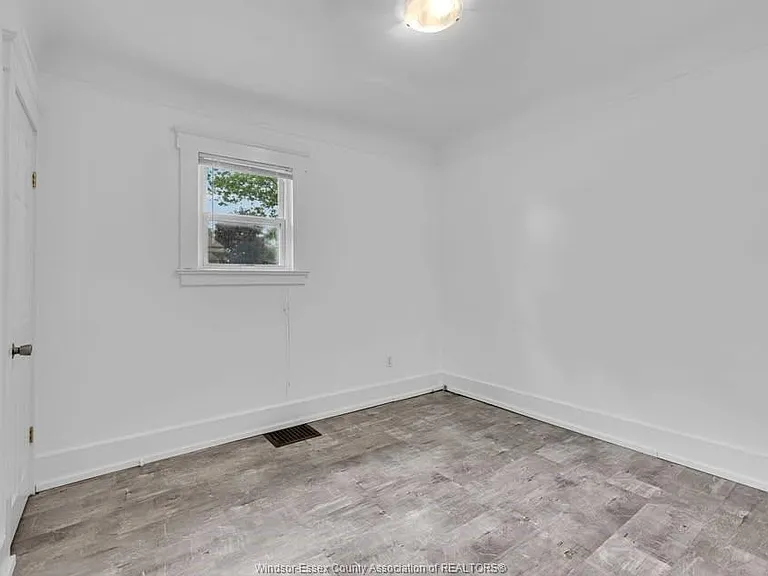 928 Lacasse Blvd — Photo 9
