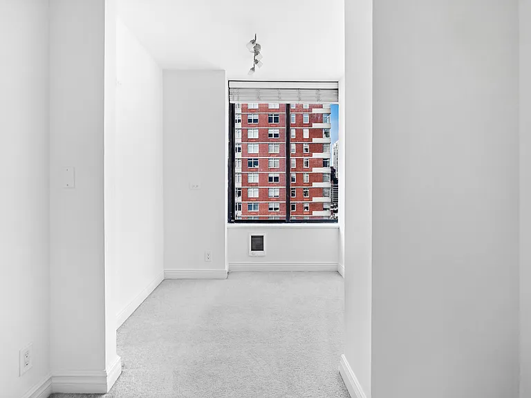300 E 93rd St #20AF — Photo 8