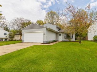 112 Meadowfield Ct, Elyria, OH 44035