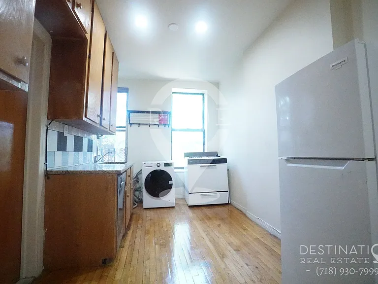 72 Nelson St #2R — Photo 8