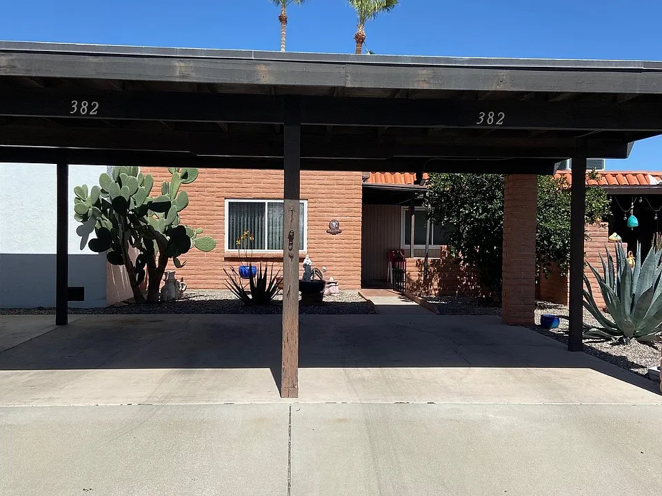 382 W Calle De Las Flores