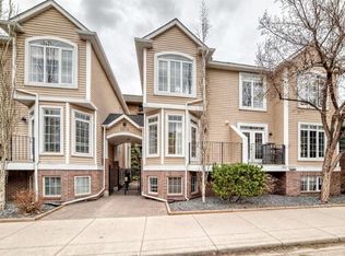 1212 W 12th St SW #6, Calgary, AB T3C 1A9