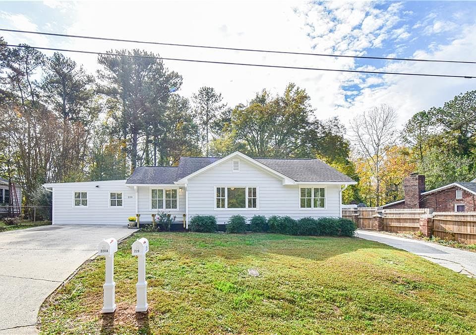 1st image of 220 Hicks Dr SE