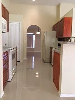 3rd image of 808 Wakefield Way