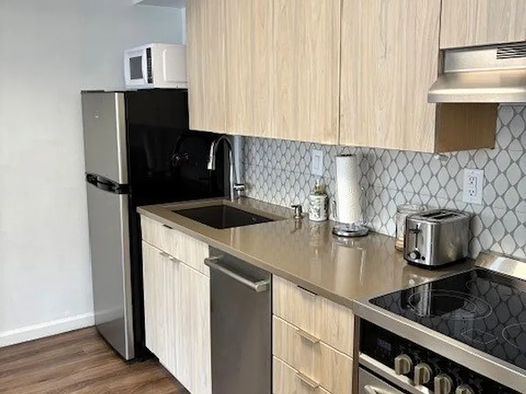 240 E La Bonte St #52 — Photo 2