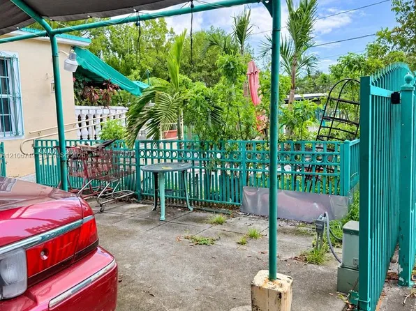 250 NW 38th Ct, Miami, FL 33126