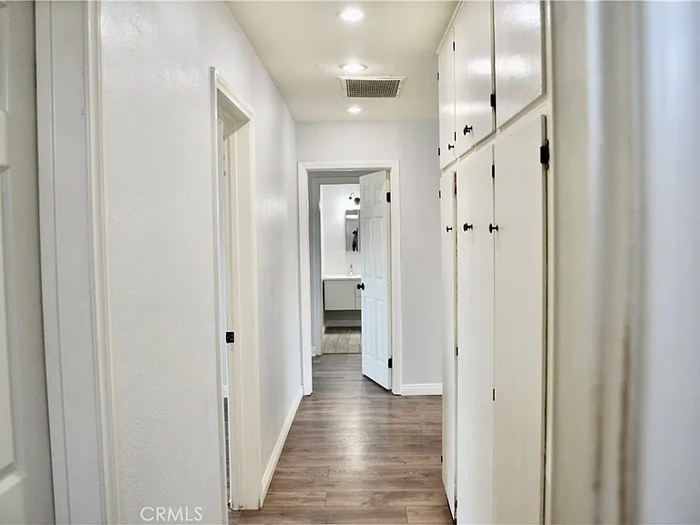 894 N Orange St — Photo 25