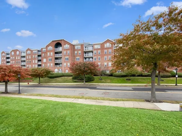 50 Boatswains Way APT 410, Chelsea, MA 02150