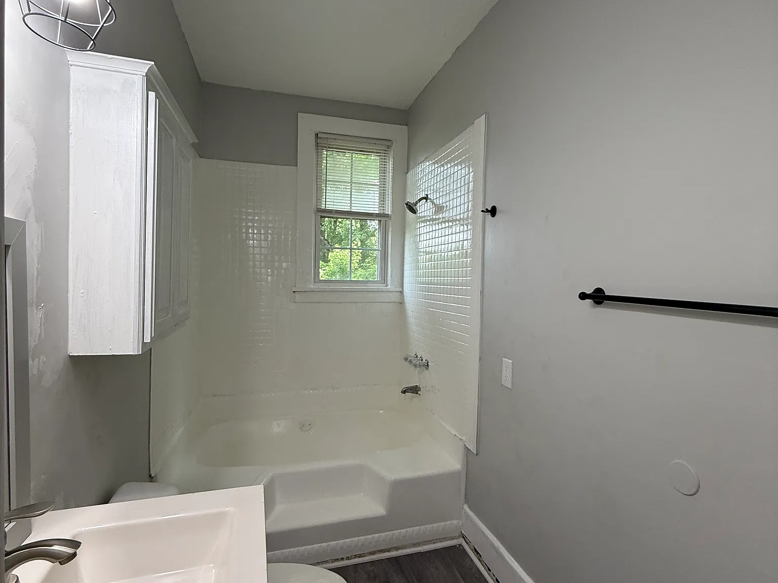 1 bed, 900 sqft, $1,199 — Photo 2