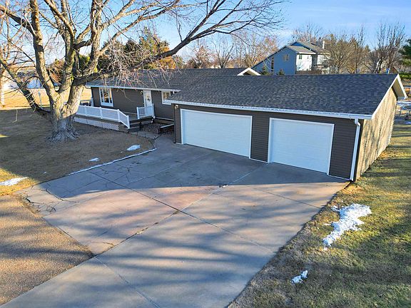 2nd image of 28 Elm Dr