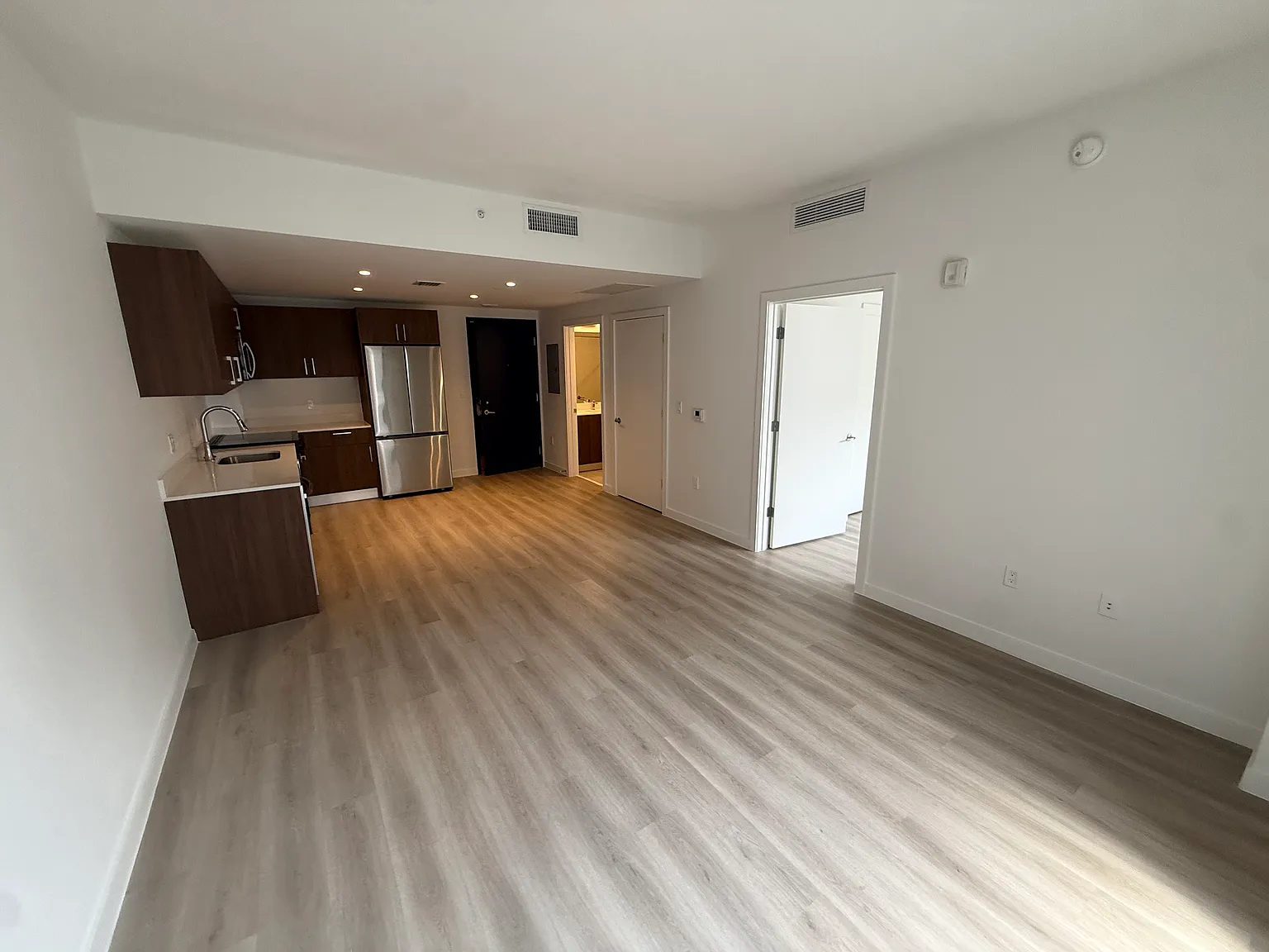 1 bed, 648 sqft, $2,250 — Photo 2