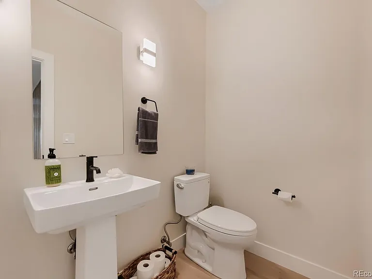 2730 N Clay St — Photo 21