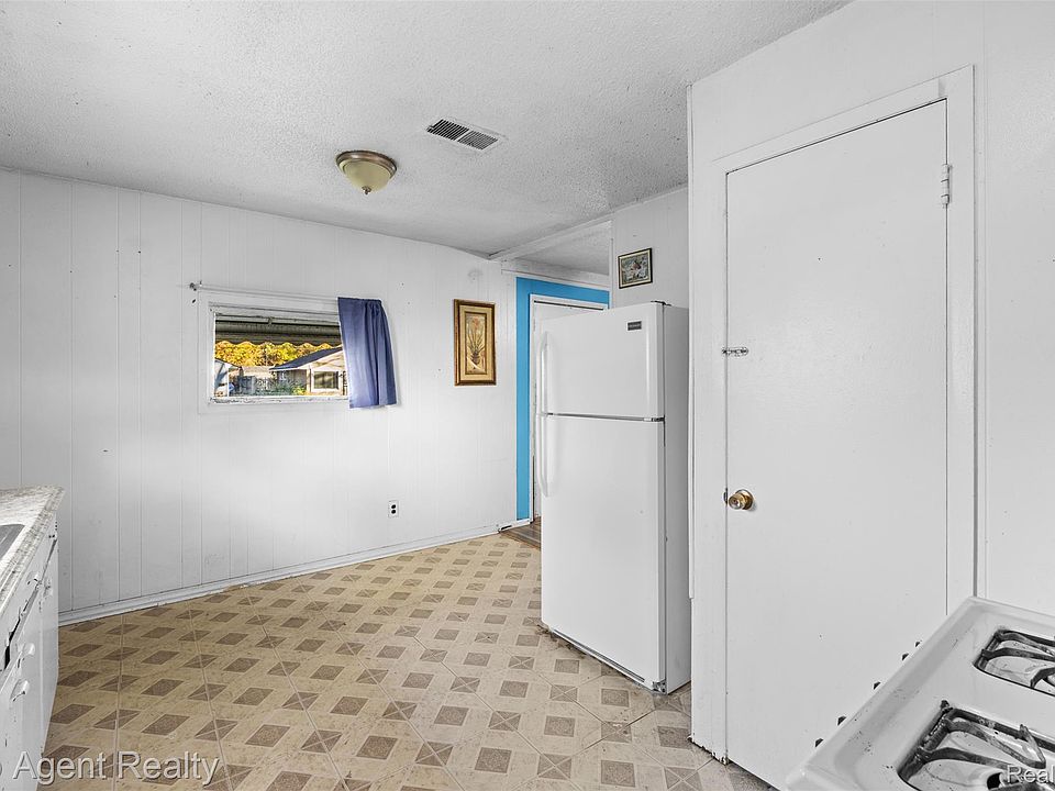 241 W Yale Ave, photo 9