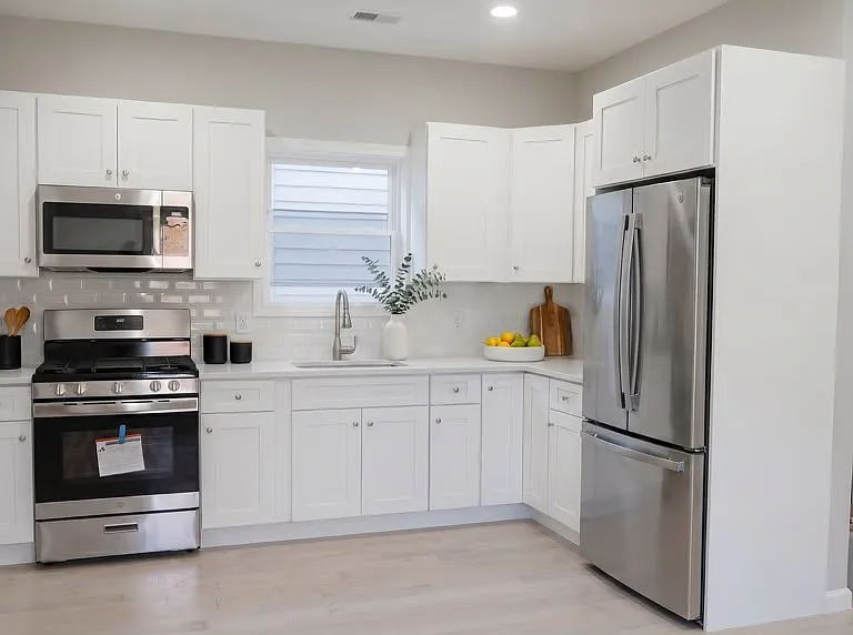 565 E 24th St #202 — Photo 3