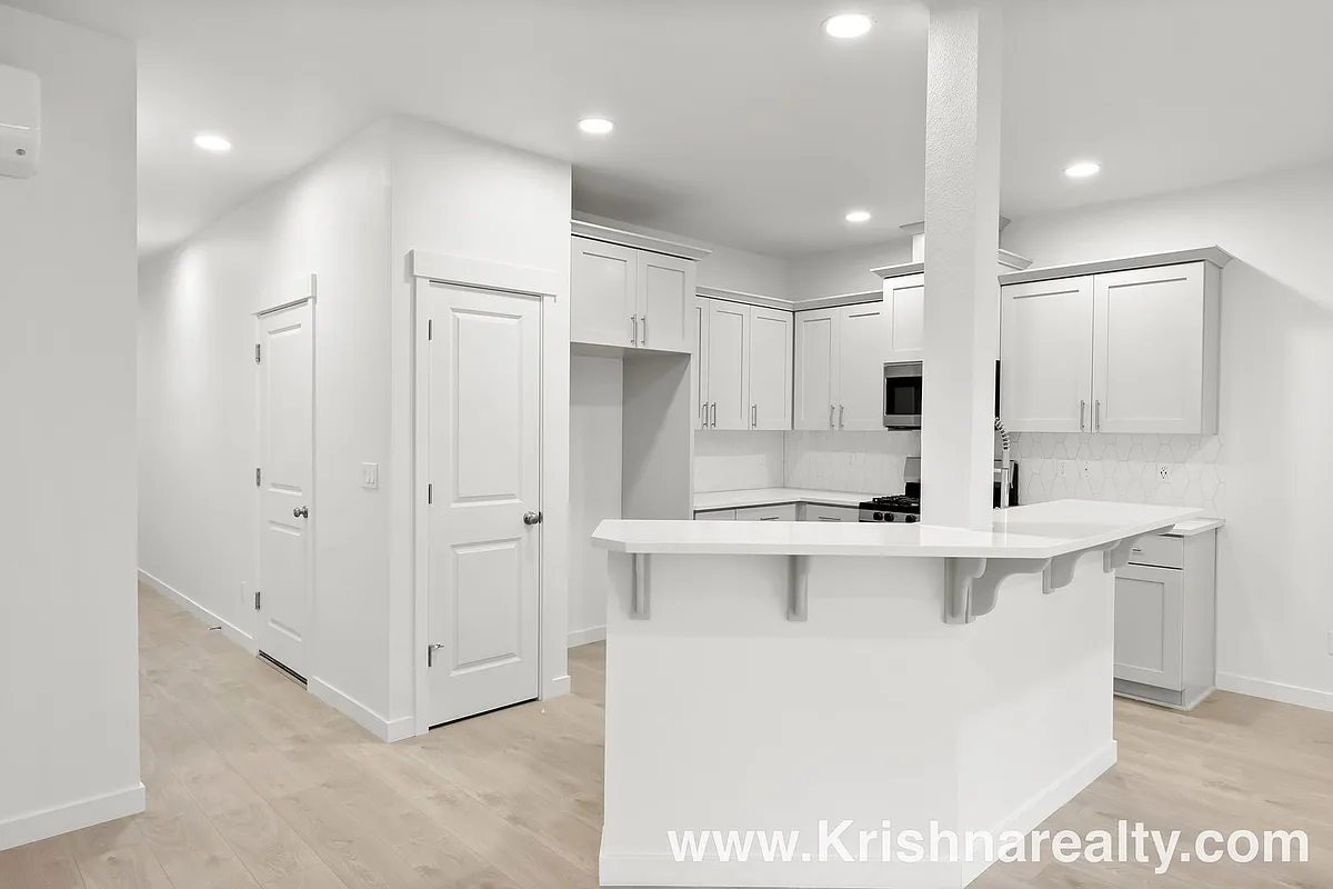 Building Photo - 1304 S Quartz Dr