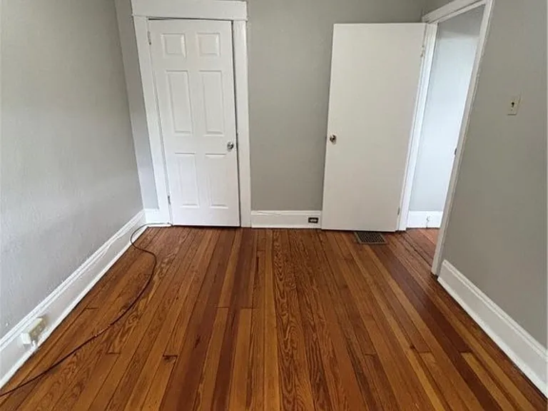 4243 Gladstone St — Photo 20