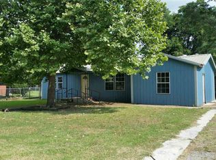 608 E Carter Ave, Apache, OK 73006