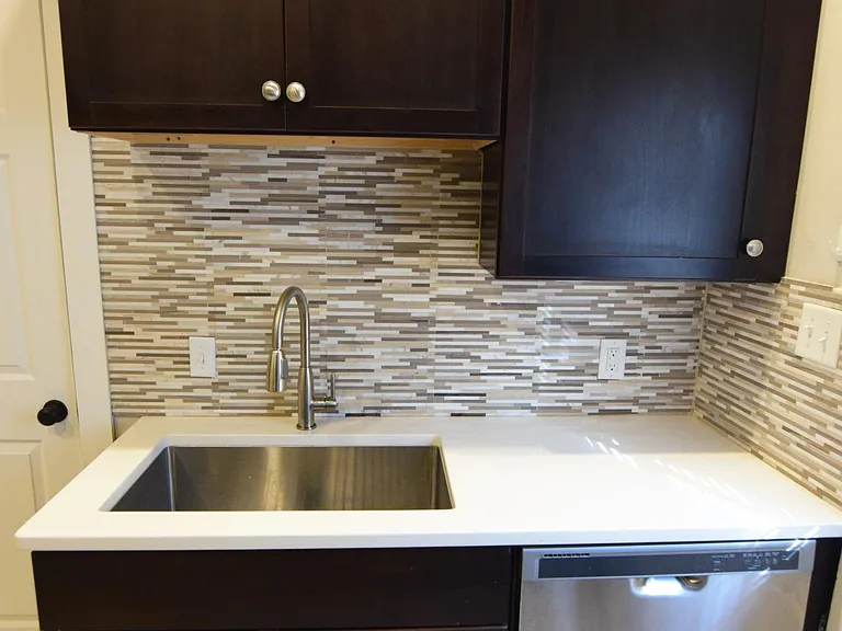Quartz countertops, large/deep sink with disposal, dishwasher