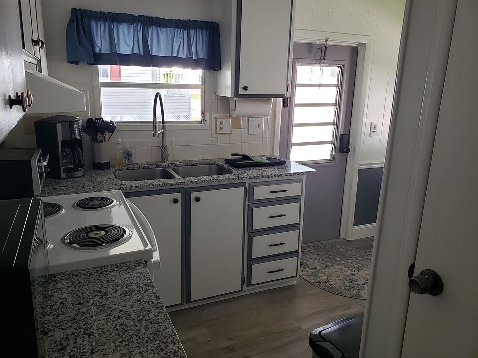 1st image of 17 Copenhagen Ave