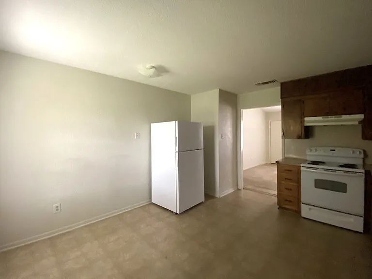 4800 Rainbow Cir #B — Photo 5