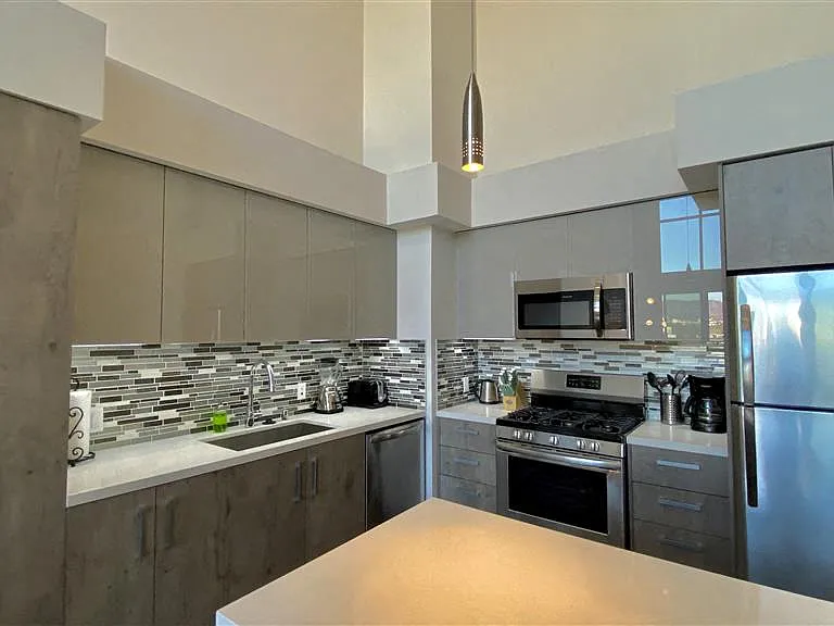 5100 Wilshire Blvd — Photo 1