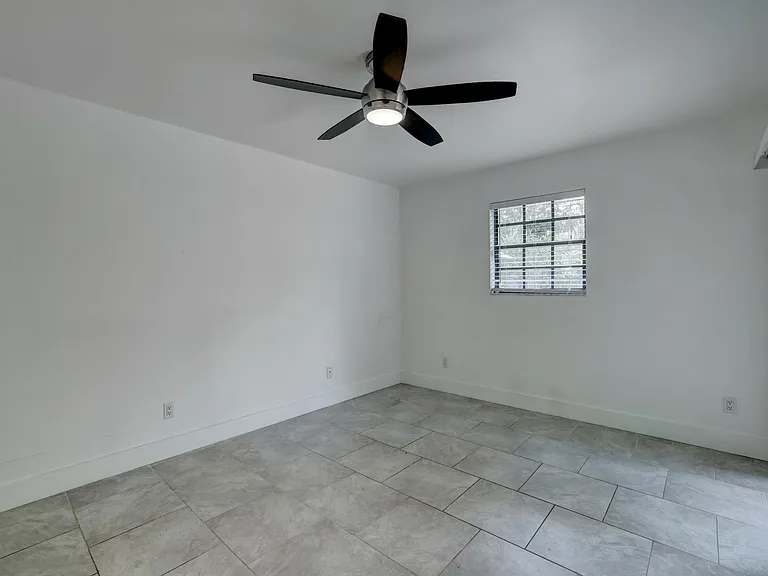 5770 SE Wilsie Dr — Photo 9