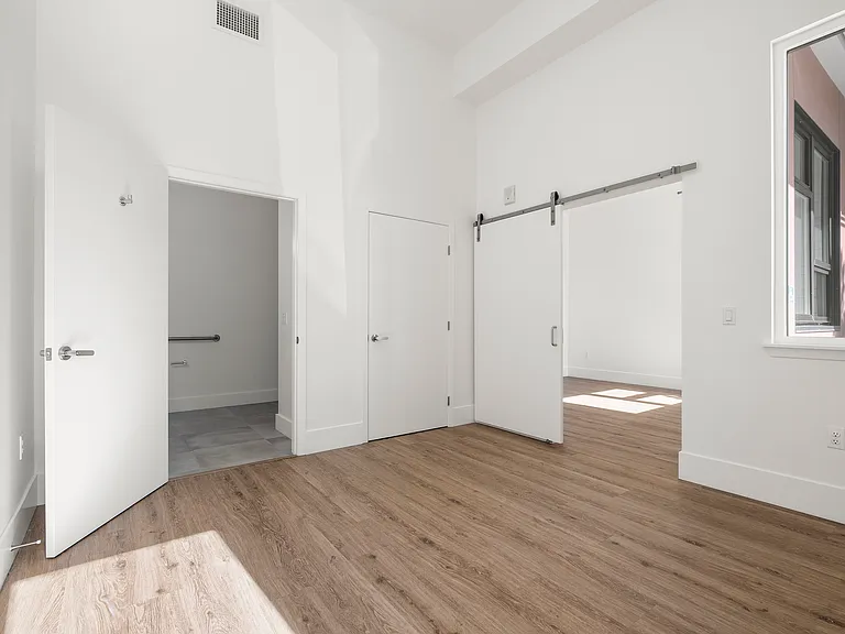 1545 32nd St #106 — Photo 13
