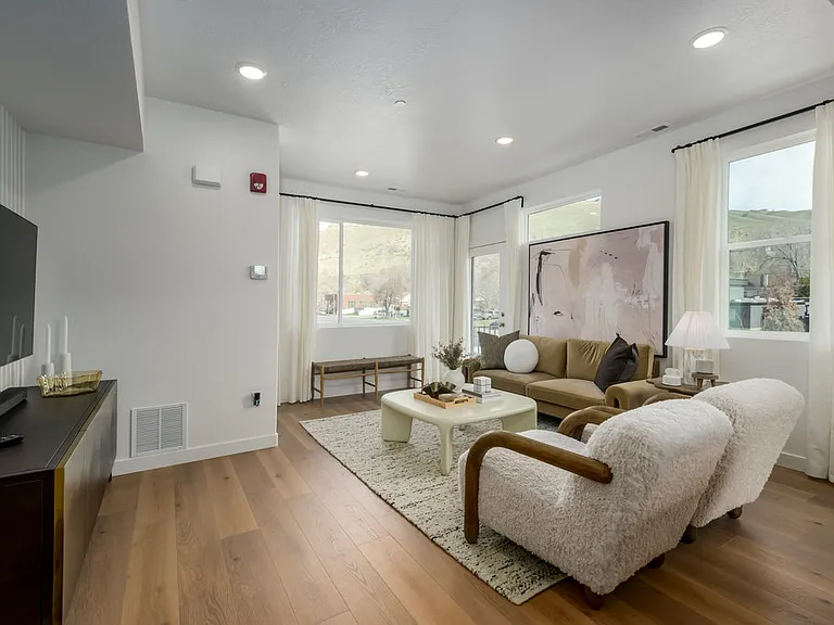 Azure Townhomes Phase I — Photo 24