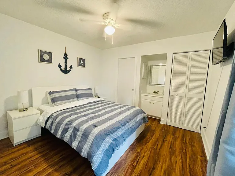 615 Executive Golf Villas #B — Photo 4