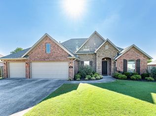 2851 W Topaz Dr, Fayetteville, AR 72704