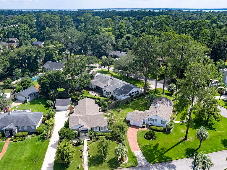 1326 Pinetree Rd — Photo 44