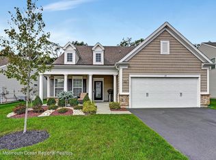 20 W Da Vinci Way, Farmingdale, NJ 07727