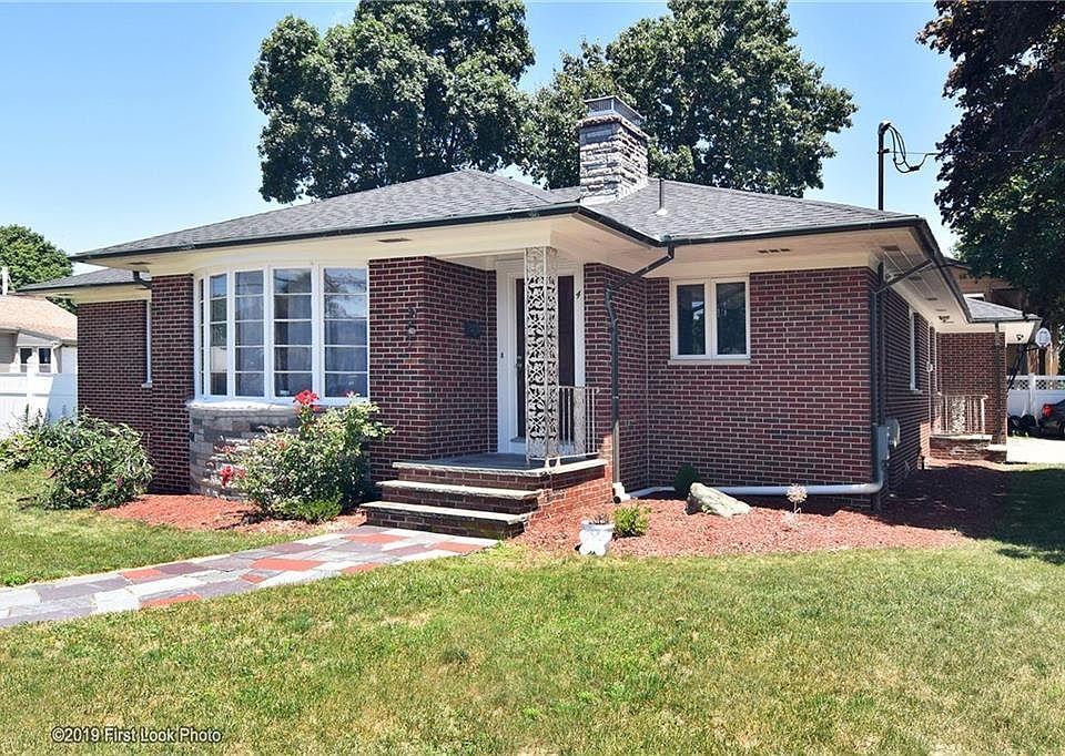1st image of 4 Carol Ann Dr