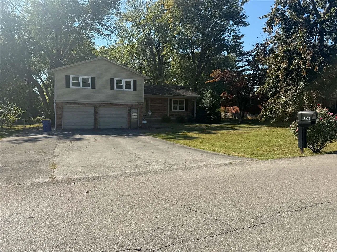 4 bed, 2052 sqft, $2,200 — Photo 1