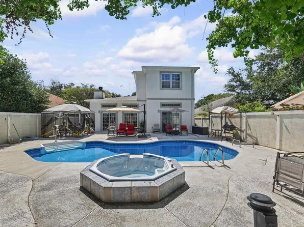 3208 Silverleaf Dr, Pensacola, FL 32504