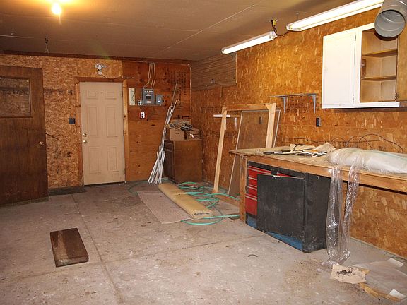 4th image of 215 S King St